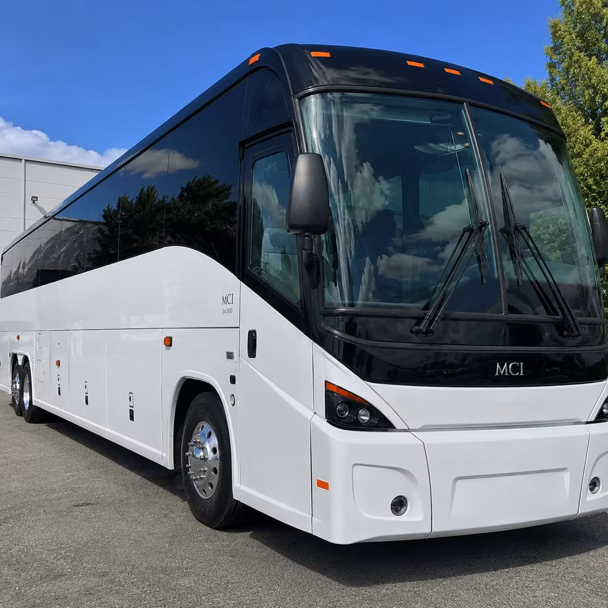 airport employee shuttles and off site parking solutions in miami